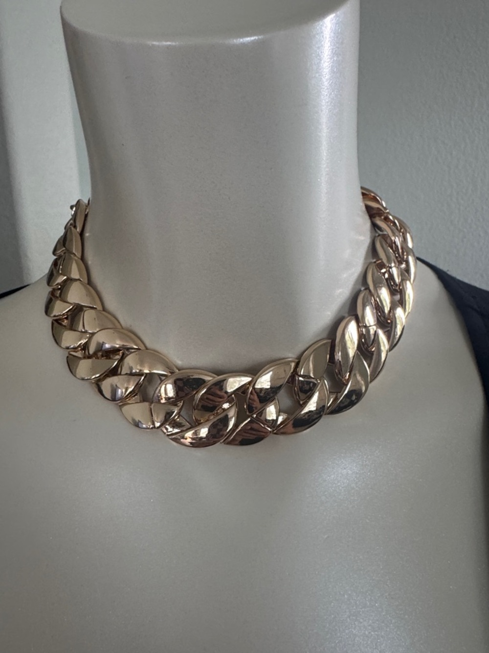 Reversible White House Black Market Gold-Tone Necklace with Brown Enamel 🔗 - Picture 3 of 3